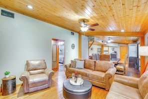 House (3 Bedrooms) | Interior