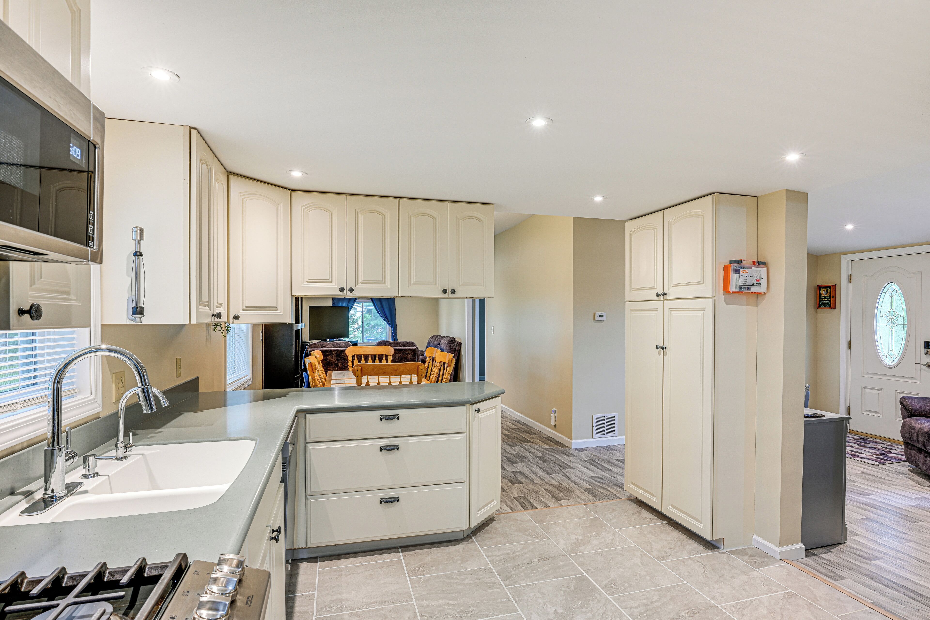 House (3 Bedrooms) | Interior