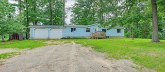 Walk to Coldwater Lake: Peaceful Weidman Retreat