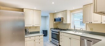 Walk to Coldwater Lake: Peaceful Weidman Retreat