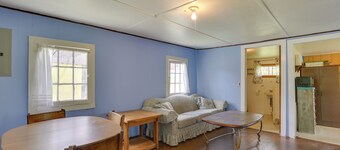 Honesdale Cabin on 110-acre Farm: Pets Welcome!