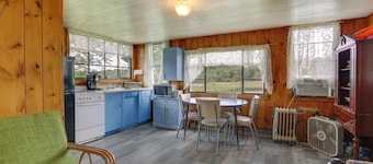Honesdale Cabin: 110 Shared Acres, Animal Rescue!