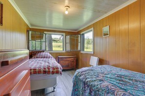 House (2 Bedrooms) | Interior - Honesdale Cabin: 110 Shared Acres, Animal Rescue! (Honesdale)