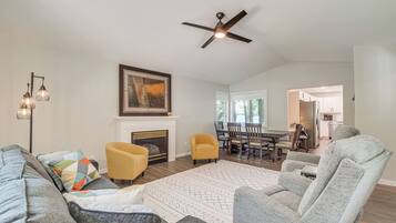 House (4 Bedrooms) | Interior