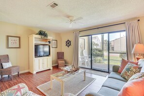 Apartment (2 Bedrooms) | Interior - Breezy PCB Retreat w/ Balcony - Walk to Beach! (Panama City Beach)