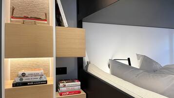 3 bedrooms, desk, iron/ironing board, WiFi