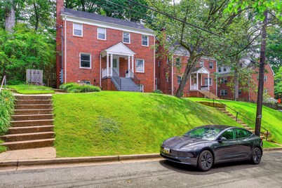 Takoma Park Apartment: Trail Access, 8 Mi to DC!