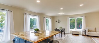 Grill, Boat Slip, & Game Room: Calm Cove Apt!