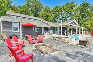 Apartment (3 Bedrooms) | Interior - Grill, Boat Slip, & Game Room: Calm Cove Apt! (Osage Beach)