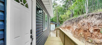 Grill, Boat Slip, & Game Room: Calm Cove Apt!
