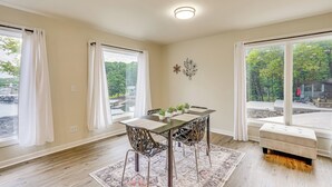 A dining area with a table, chairs, and a bench. - Kayaks, Boat Slip, Game Room, Calm Cove, Great Loc (Osage Beach)