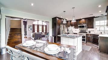 House (3 Bedrooms) | Interior