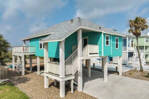 House (3 Bedrooms) | Interior - 1 Mi to Beach Access: Coastal Port Aransas Home (Port Aransas)