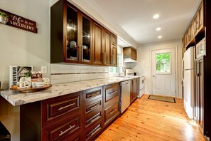 Frigorífic, microones, forn i placa de cuina 