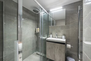 Comfort Apartment, Balcony | Bathroom