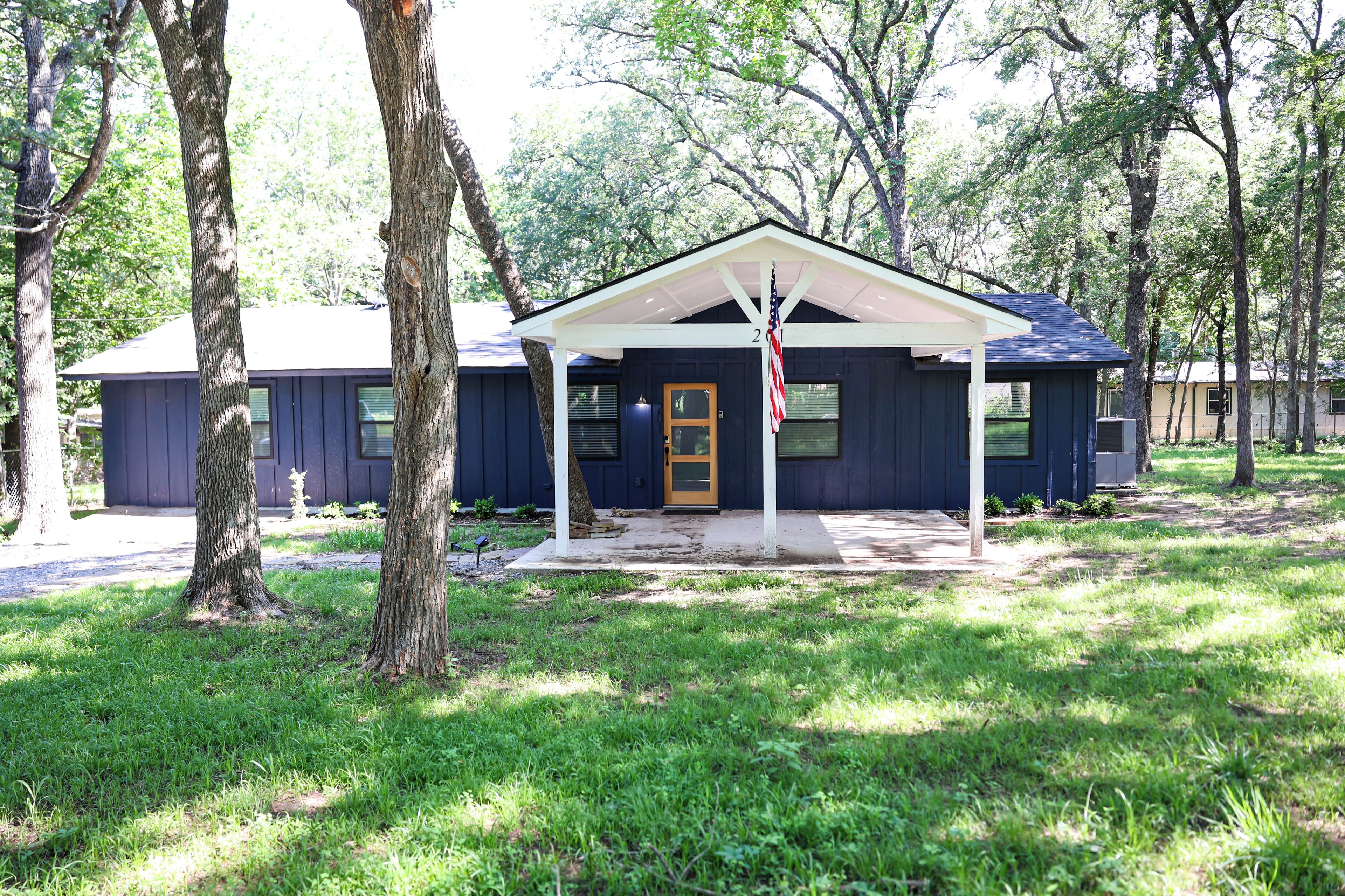 Cozy Family Retreat minutes from Lake Texoma - Your Perfect Vacation Getaway! 