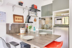 Fridge, microwave, coffee/tea maker, toaster