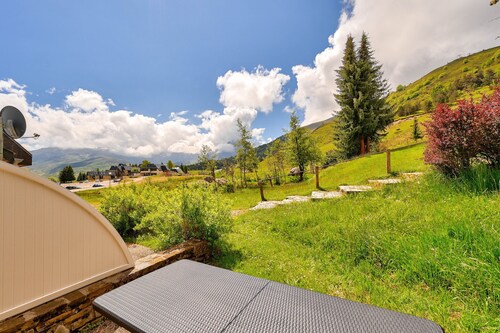 Chalet for 6 with terrace - 400m from the slopes