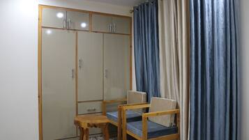 Chambre Deluxe Double ou avec lits jumeaux | Wi-Fi gratuit, draps fournis