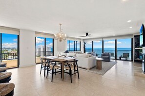 Una Smart TV, una chimenea, un reproductor estéreo, una oficina