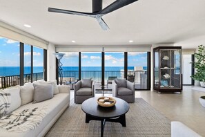 Smart-TV, peis, stereoanlegg og kontorer