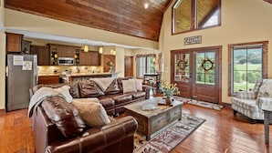 House, Multiple Beds, Hot Tub, Mountain View (Peace of Heaven) | Living area - Peace of Heaven (Banner Elk)