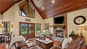 House, Multiple Beds, Hot Tub, Mountain View (Peace of Heaven) | Living area - Peace of Heaven (Banner Elk)