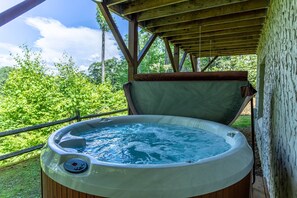 Cabin, Multiple Beds, Hot Tub, Mountain View (A Positive Outlook) | Outdoor spa tub - A Positive Outlook (Vilas)