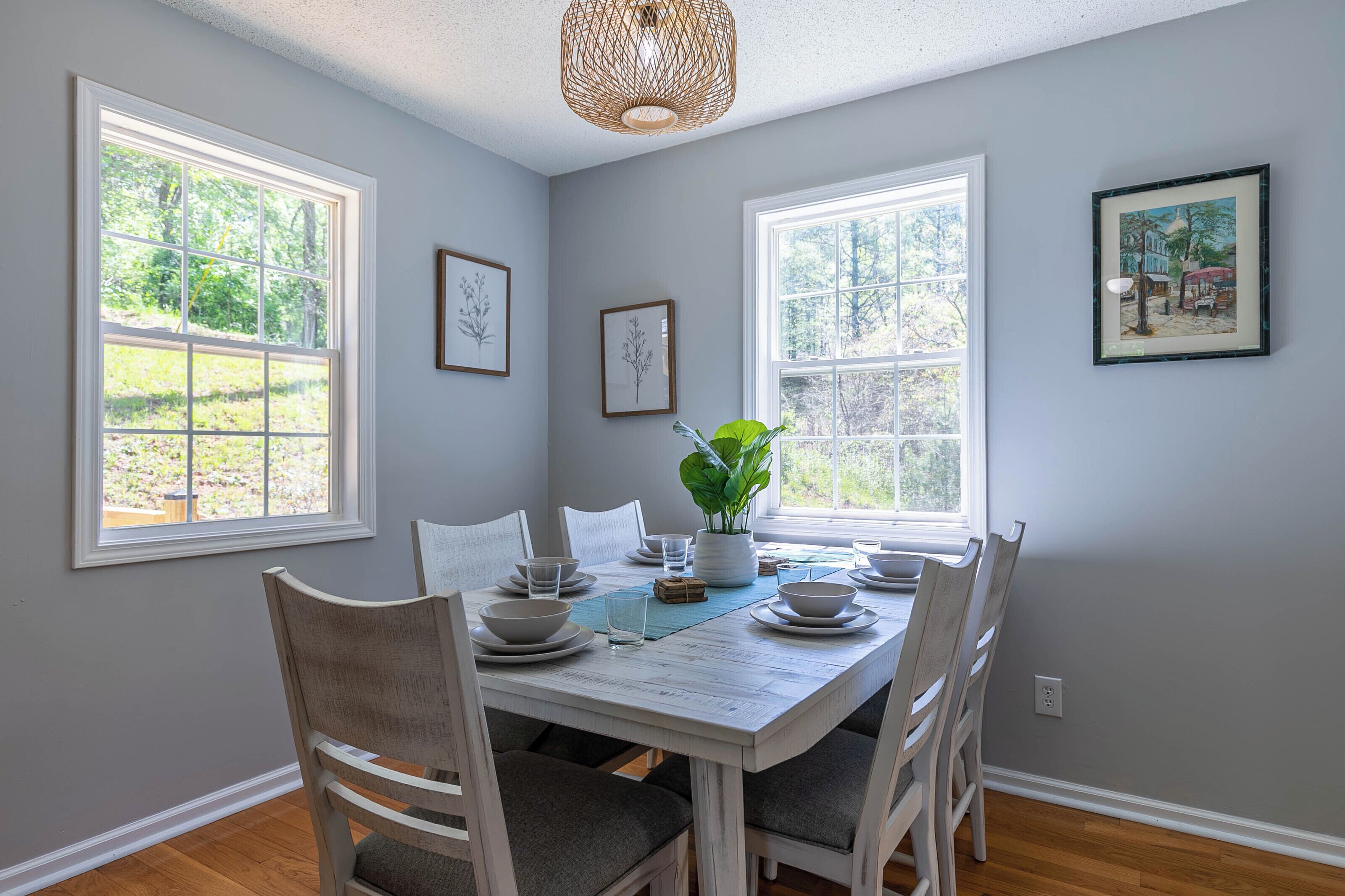 Cabin, Multiple Beds, Hot Tub, Mountain View (New River Overlook) | Dining