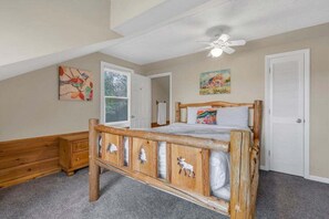 3 bedrooms, individually decorated, individually furnished, bed sheets - A Mountain Hideaway (Blowing Rock)
