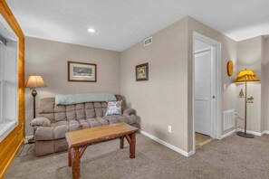 Living area - A Mountain Hideaway (Blowing Rock)