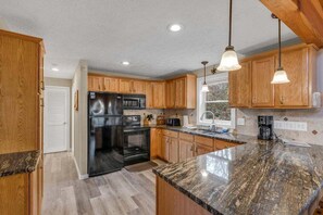Private kitchen - A Mountain Hideaway (Blowing Rock)