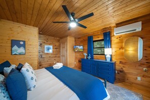 Cabin, Multiple Beds, Hot Tub, Mountain View (Carolina Lookout) | 3 bedrooms, individually decorated, individually furnished, bed sheets - Carolina Lookout (Boone)