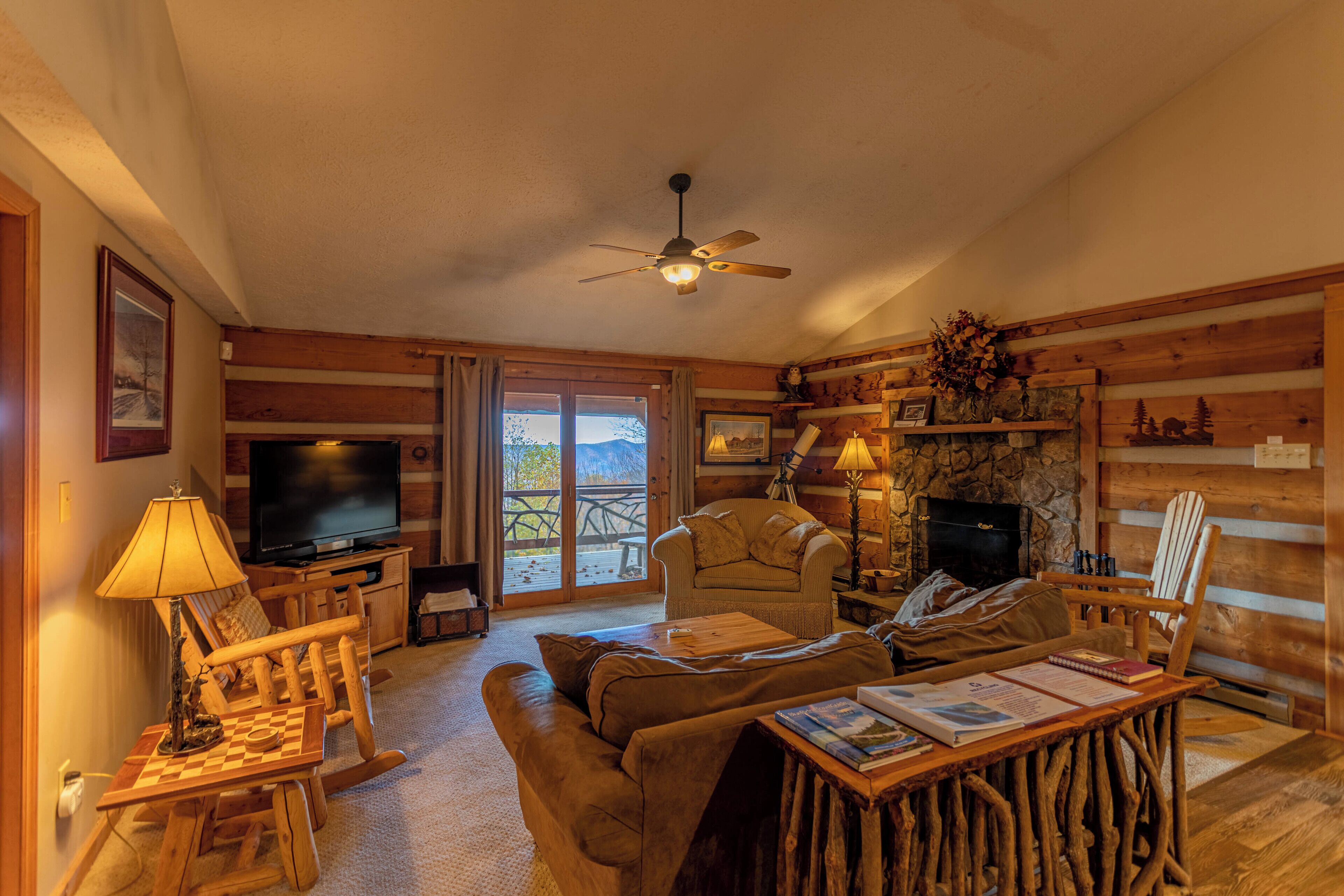 Cabin, Multiple Beds, Hot Tub, Mountain View (Silverleaf) | Living area