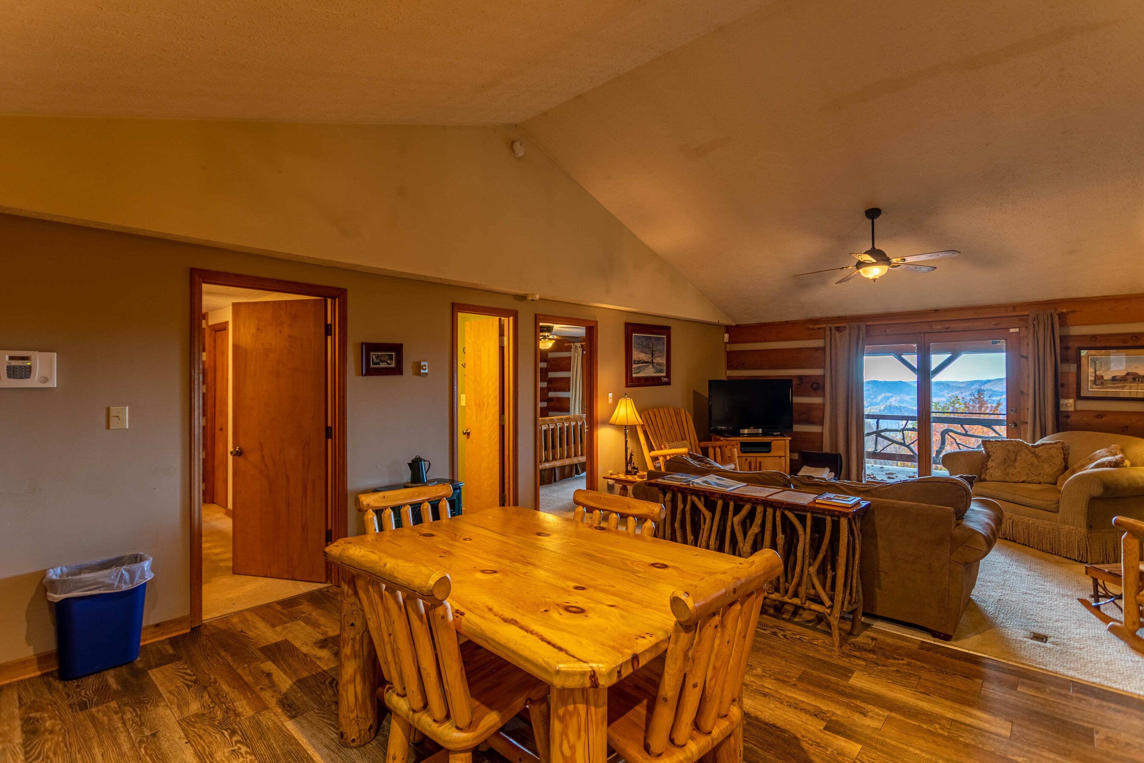 Cabin, Multiple Beds, Hot Tub, Mountain View (Silverleaf) | Living area