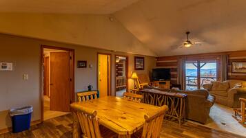 Cabin, Multiple Beds, Hot Tub, Mountain View (Silverleaf) | Living area