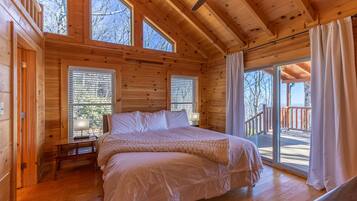 Cabin, Multiple Beds, Hot Tub, Mountain View (Cardinal's View Lodge) | 3 bedrooms, individually decorated, individually furnished, bed sheets