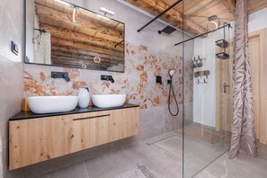 Hair dryer, towels - Villa Melary with the Pool, Jacuzzi & Ps5 surrounded with nature. (Kras)