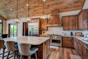 เคบิน, หลายเตียง, อ่างน้ำร้อน, วิวภูเขา (Firefly Springs at Eagles Nest) | ครัวส่วนตัว | เครื่องชงกาแฟ/ชา