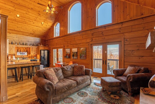 小屋, 多張床, 熱水浴缸, 山景 (Faraway Skies) | 起居區 | 壁爐