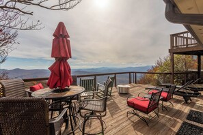 Casa, letti multipli, idromassaggio, vista montagna (Oz Mountain Oasis) | Ristorazione all'aperto