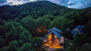 Exterior - Pretty Spectacular (Banner Elk)