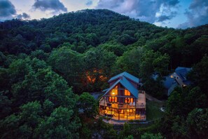 Exterior - Pretty Spectacular (Banner Elk)
