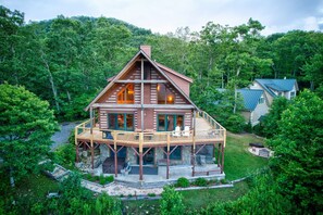 Exterior - Pretty Spectacular (Banner Elk)