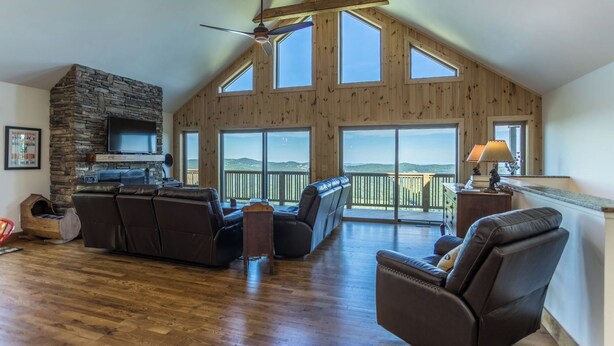 House, Multiple Beds, Hot Tub, Mountain View (4330 Elevation) | Living area | Fireplace - 4330 Elevation (Blowing Rock)