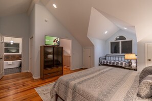 하우스, 침대(여러 개), 파티오, 산 전망 (Crooked Creek Inn at Yonahlossee) | 3 개의 침실, 각각 다른 스타일의 인테리어, 각각 다르게 가구 비치, 침대 시트
