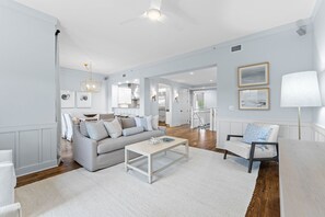 TV - Gated Community with Amenities! Bikes! Minutes to Beach Boardwalk (Watersound)