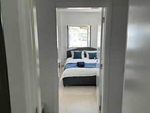4 dormitorios, tabla de planchar con plancha, cuna de viaje y wifi