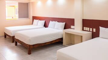 Quarto standard (Three beds) | Wi-Fi de cortesia, roupa de cama