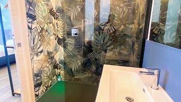 Superior Quadruple Room | Salle de bain